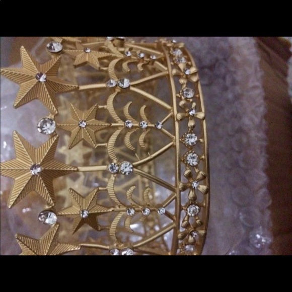 Crown - Picture 3 of 6